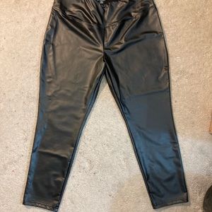 Faux leather woman’s capri stretch pant XL NEW